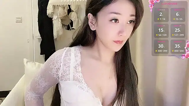 Snapshot of NIna-7 chatting on February 23, 2025, 4:39 am NIna-7 online show from February 23, 2025, 4:39 am