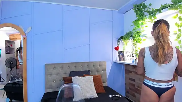 Snapshot of Georgina-coule chatting on January 19, 2026, 12:20 pm Georgina-coule online show from January 19, 2026, 12:20 pm