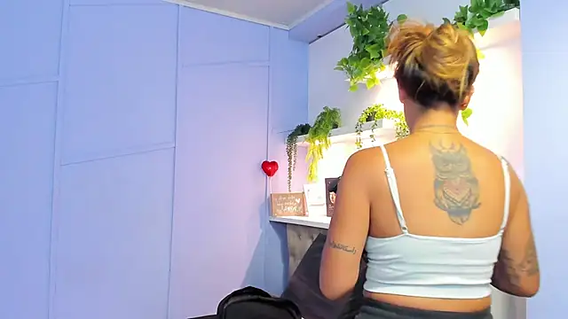 Snapshot of Georgina-coule chatting on March 12, 2025, 12:15 pm Georgina-coule online show from March 12, 2025, 12:15 pm