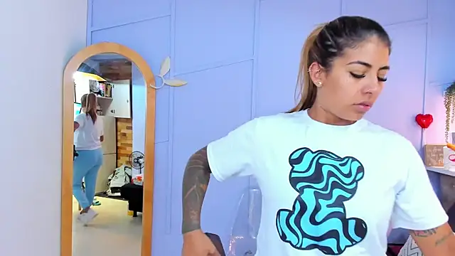 Snapshot of Georgina-coule chatting on March 7, 2025, 12:12 pm Georgina-coule online show from March 7, 2025, 12:12 pm