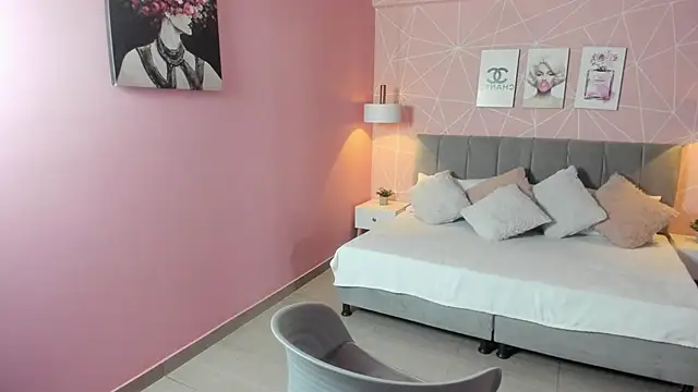 Snapshot of zara__sweet chatting on October 1, 2025, 1:26 pm zara sweet online show from October 1, 2025, 1:26 pm