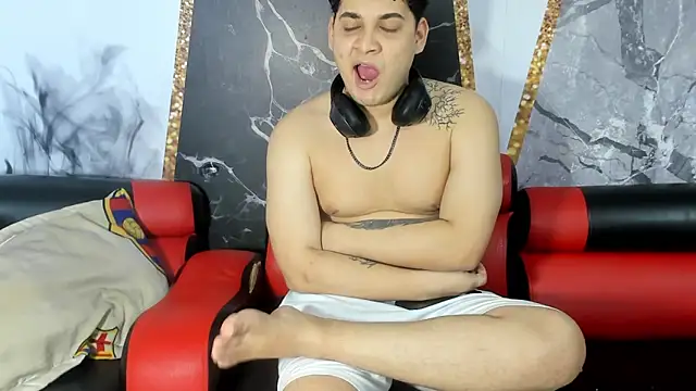 Snapshot of jessi_and_boy chatting on September 24, 2025, 9:10 pm jessi and boy online show from September 24, 2025, 9:10 pm