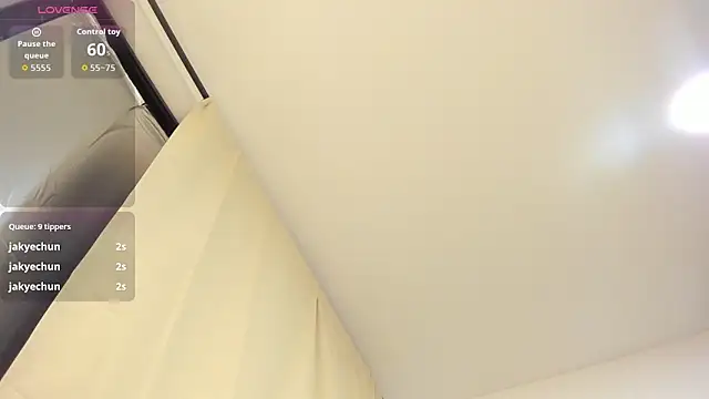 Kylie2211 online show from March 27, 2026, 8:26 am