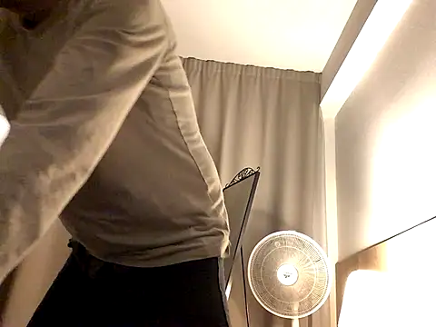 Snapshot of Hebrewhammers42 chatting on December 17, 2025, 7:41 pm Hebrewhammers42 online show from December 17, 2025, 7:41 pm