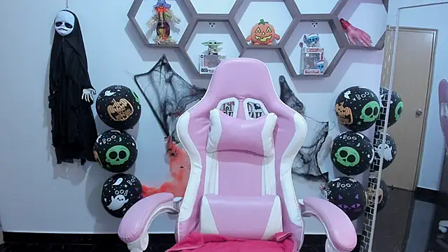 SharonSander online show from October 30, 2025, 8:39 pm