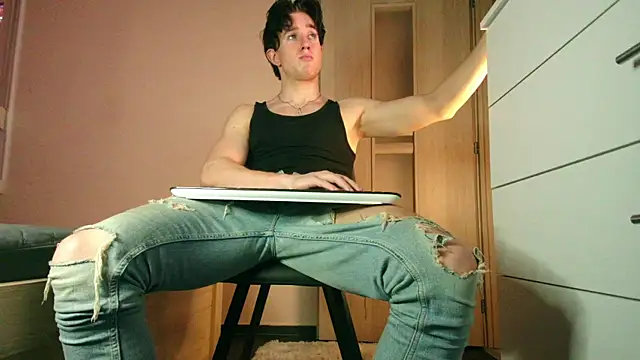 Snapshot of ChristianLevine_ chatting on July 8, 2026, 5:35 pm ChristianLevine online show from July 8, 2026, 5:35 pm