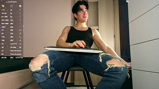 ChristianLevine  online show from January 13, 2026, 5:39 pm