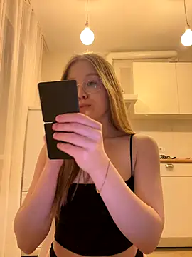 Eva Weyne online show from November 16, 2025, 7:18 pm