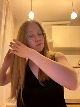 Eva Weyne online show from October 1, 2025, 6:01 pm