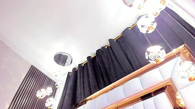 Snapshot of SarayRoyse chatting on March 7, 2025, 10:21 pm SarayRoyse online show from March 7, 2025, 10:21 pm