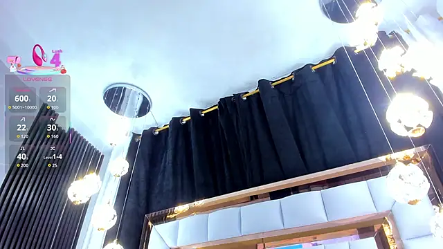 SarayRoyse online show from November 7, 2025, 7:29 pm