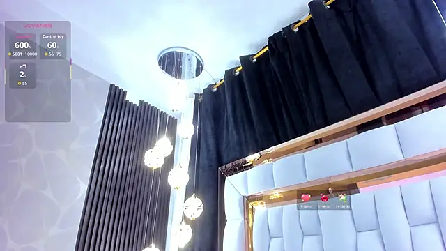 SarayRoyse online show from November 24, 2025, 7:25 pm