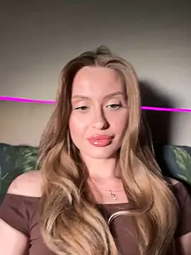 Sweet  Milly online show from April 8, 2026, 8:32 pm