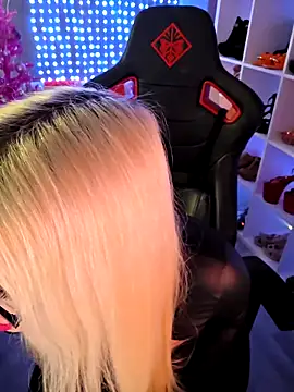 Snapshot of MariellaSun_ chatting on December 16, 2025, 6:39 am MariellaSun online show from December 16, 2025, 6:39 am