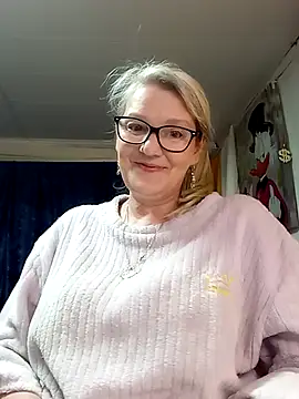 Snapshot of irinamaux chatting on May 11, 2026, 4:15 pm irinamaux online show from May 11, 2026, 4:15 pm