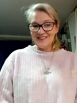 Snapshot of irinamaux chatting on May 11, 2026, 2:45 pm irinamaux online show from May 11, 2026, 2:45 pm