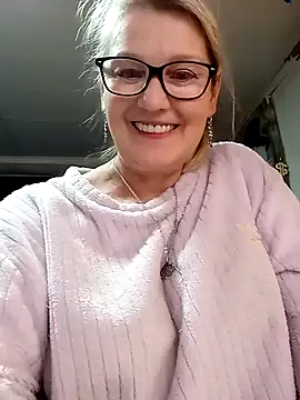 Snapshot of irinamaux chatting on May 10, 2026, 3:36 pm irinamaux online show from May 10, 2026, 3:36 pm