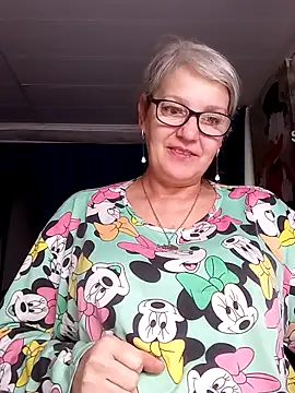 Snapshot of irinamaux chatting on June 16, 2026, 5:40 am irinamaux online show from June 16, 2026, 5:40 am