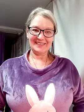 Snapshot of irinamaux chatting on February 3, 2026, 4:43 am irinamaux online show from February 3, 2026, 4:43 am