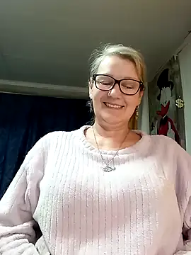 Snapshot of irinamaux chatting on April 27, 2026, 10:19 pm irinamaux online show from April 27, 2026, 10:19 pm