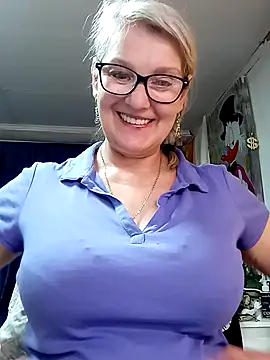 Snapshot of irinamaux chatting on May 13, 2026, 4:30 am irinamaux online show from May 13, 2026, 4:30 am