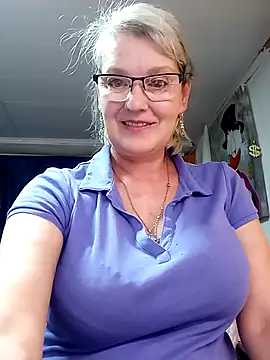 Snapshot of irinamaux chatting on May 6, 2026, 9:08 pm irinamaux online show from May 6, 2026, 9:08 pm