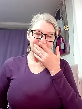 Snapshot of irinamaux chatting on February 28, 2026, 5:40 am irinamaux online show from February 28, 2026, 5:40 am