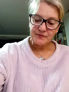 Snapshot of irinamaux chatting on April 21, 2026, 1:42 am irinamaux online show from April 21, 2026, 1:42 am
