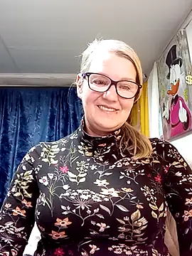 Snapshot of irinamaux chatting on April 2, 2026, 4:02 pm irinamaux online show from April 2, 2026, 4:02 pm