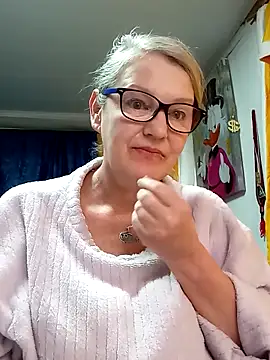 Snapshot of irinamaux chatting on April 3, 2026, 5:14 am irinamaux online show from April 3, 2026, 5:14 am