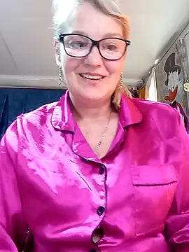 Snapshot of irinamaux chatting on May 17, 2026, 7:19 am irinamaux online show from May 17, 2026, 7:19 am