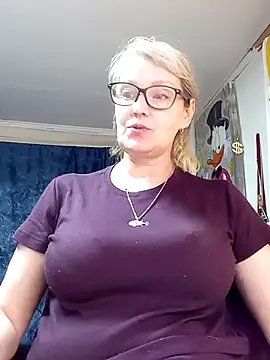 Snapshot of irinamaux chatting on May 4, 2026, 5:16 pm irinamaux online show from May 4, 2026, 5:16 pm