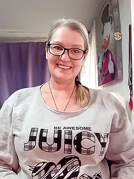 Snapshot of irinamaux chatting on February 15, 2026, 8:46 am irinamaux online show from February 15, 2026, 8:46 am