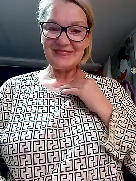 Snapshot of irinamaux chatting on April 12, 2026, 4:38 am irinamaux online show from April 12, 2026, 4:38 am