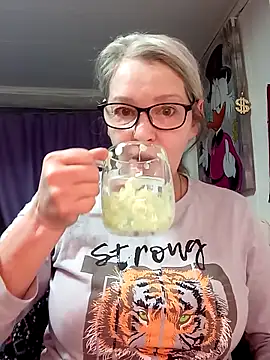 Snapshot of irinamaux chatting on February 19, 2026, 1:46 am irinamaux online show from February 19, 2026, 1:46 am