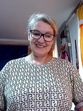 Snapshot of irinamaux chatting on April 18, 2026, 8:16 am irinamaux online show from April 18, 2026, 8:16 am