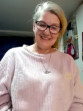Snapshot of irinamaux chatting on April 7, 2026, 1:24 pm irinamaux online show from April 7, 2026, 1:24 pm
