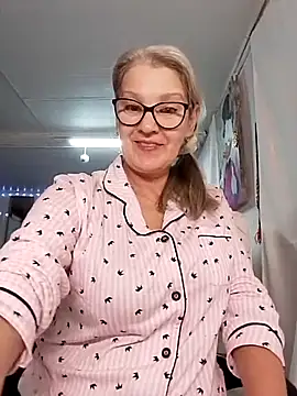 Snapshot of irinamaux chatting on November 18, 2025, 5:05 pm irinamaux online show from November 18, 2025, 5:05 pm