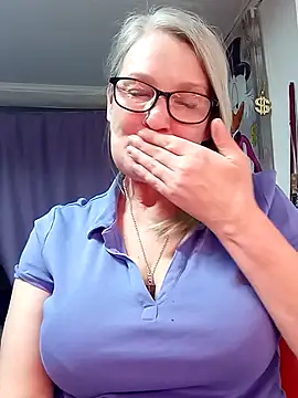 Snapshot of irinamaux chatting on February 22, 2026, 3:35 pm irinamaux online show from February 22, 2026, 3:35 pm