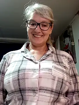 Snapshot of irinamaux chatting on May 15, 2026, 8:01 am irinamaux online show from May 15, 2026, 8:01 am