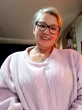 Snapshot of irinamaux chatting on April 23, 2026, 6:42 am irinamaux online show from April 23, 2026, 6:42 am