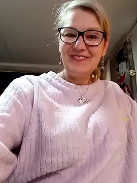 Snapshot of irinamaux chatting on April 25, 2026, 8:50 am irinamaux online show from April 25, 2026, 8:50 am