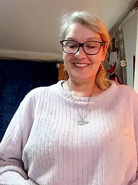 Snapshot of irinamaux chatting on May 16, 2026, 6:23 am irinamaux online show from May 16, 2026, 6:23 am