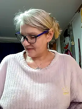 Snapshot of irinamaux chatting on April 17, 2026, 1:52 am irinamaux online show from April 17, 2026, 1:52 am