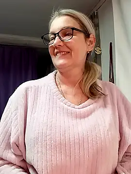 Snapshot of irinamaux chatting on February 7, 2026, 7:49 am irinamaux online show from February 7, 2026, 7:49 am