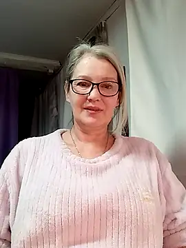 Snapshot of irinamaux chatting on February 12, 2026, 4:45 am irinamaux online show from February 12, 2026, 4:45 am