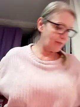 Snapshot of irinamaux chatting on February 25, 2026, 6:24 am irinamaux online show from February 25, 2026, 6:24 am