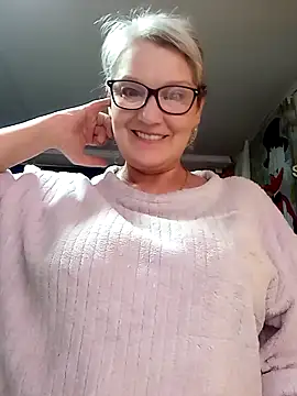 Snapshot of irinamaux chatting on May 20, 2026, 10:29 pm irinamaux online show from May 20, 2026, 10:29 pm