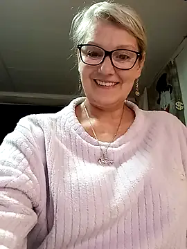Snapshot of irinamaux chatting on April 19, 2026, 6:32 pm irinamaux online show from April 19, 2026, 6:32 pm