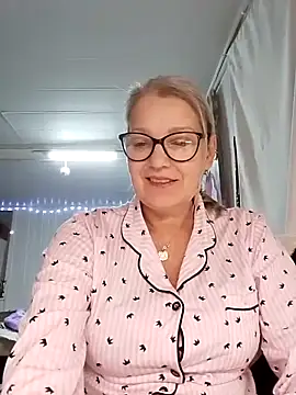 Snapshot of irinamaux chatting on November 19, 2025, 5:57 pm irinamaux online show from November 19, 2025, 5:57 pm